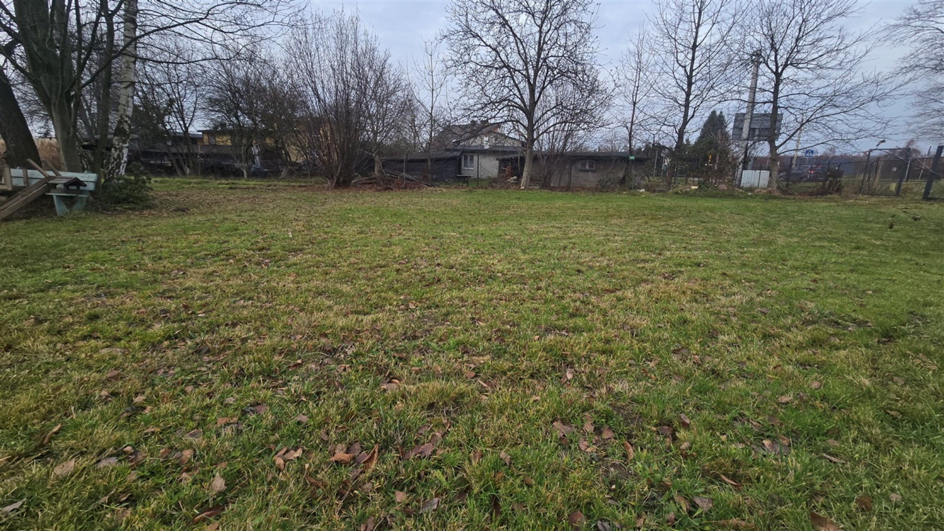 Działka na sprzedaż