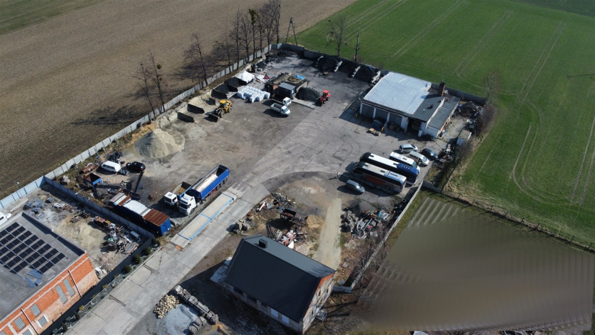 Działka na sprzedaż